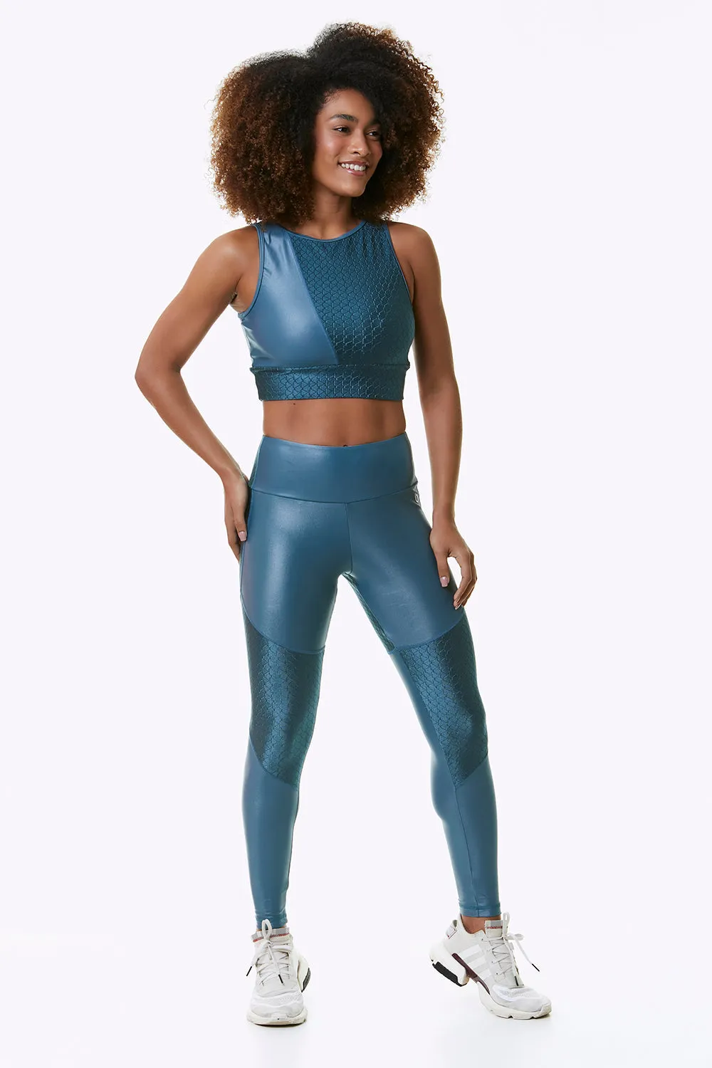 GEOMETRIC HIGH-NECK CROPPED SPORTS BRA