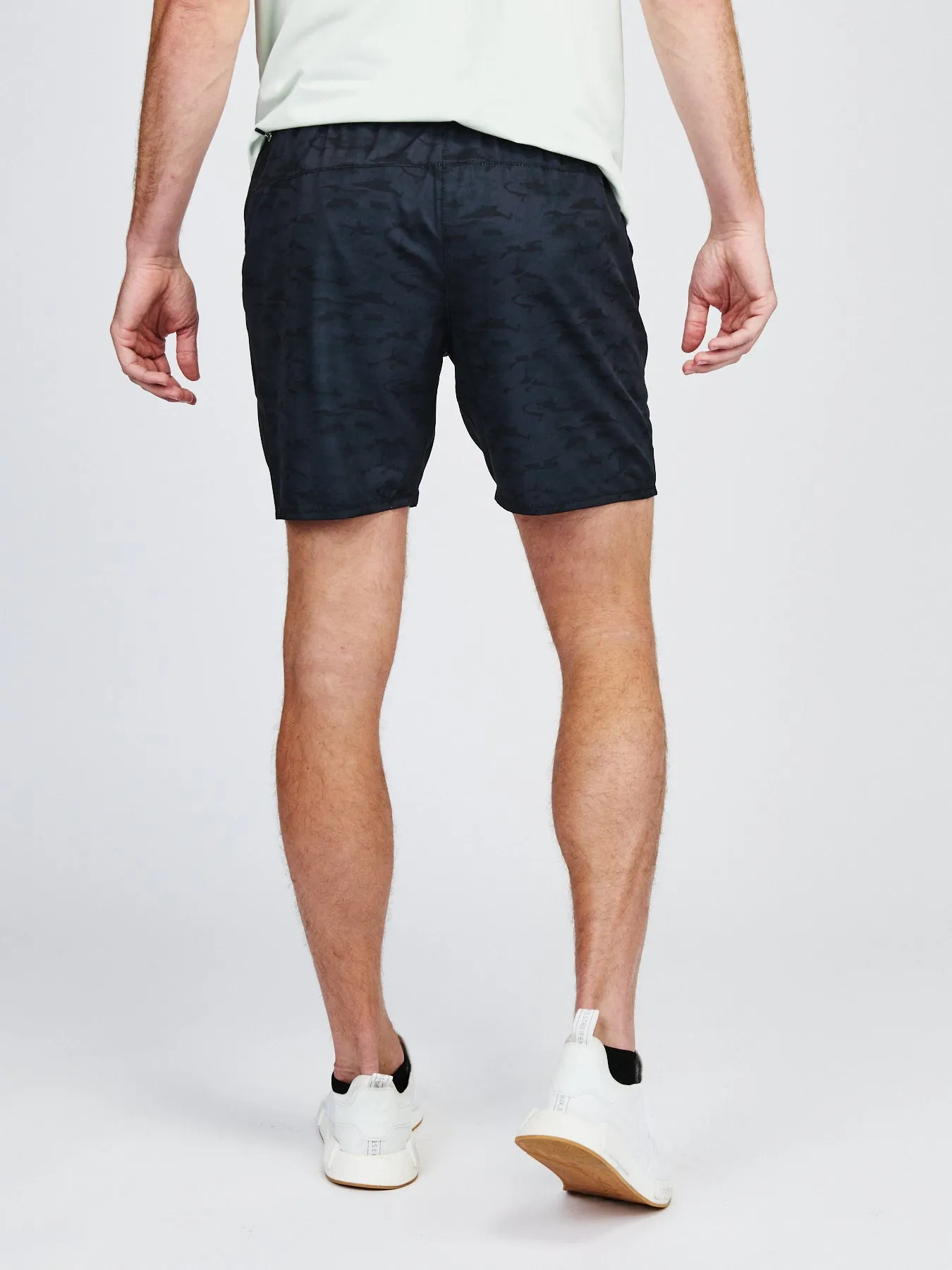 Weightless 7in Unlined Short