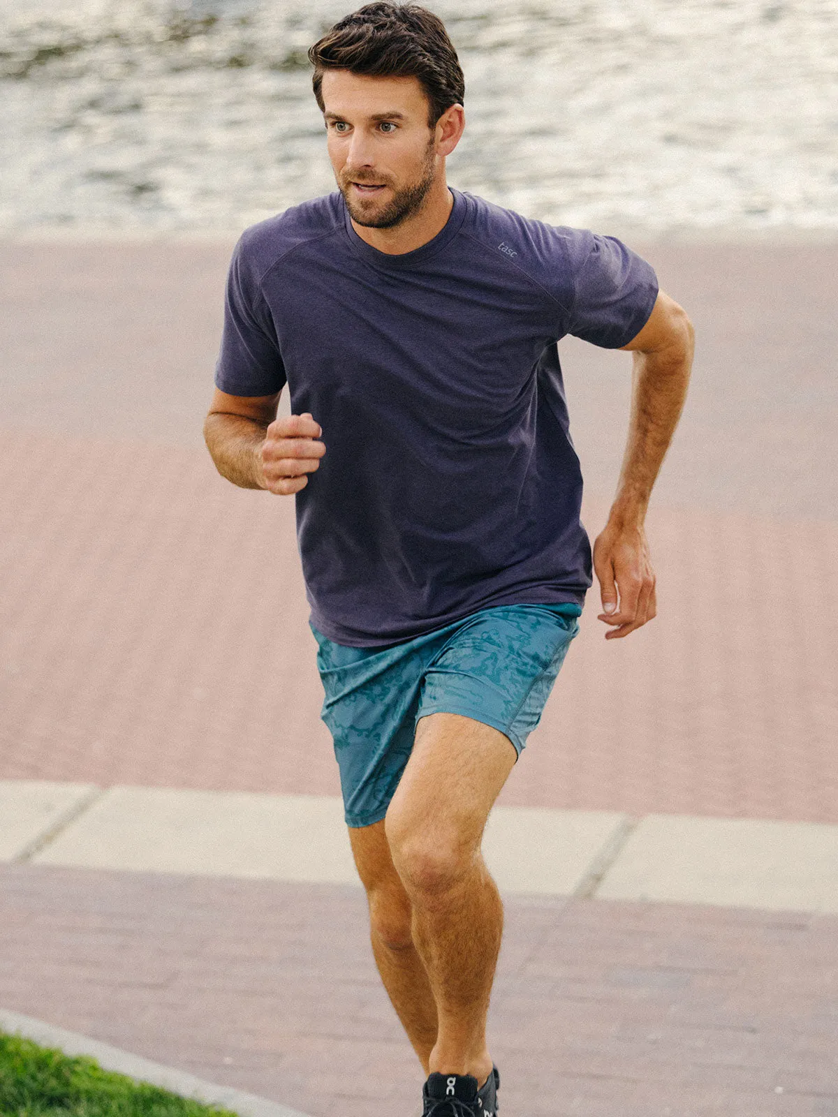 Weightless 7in Unlined Short