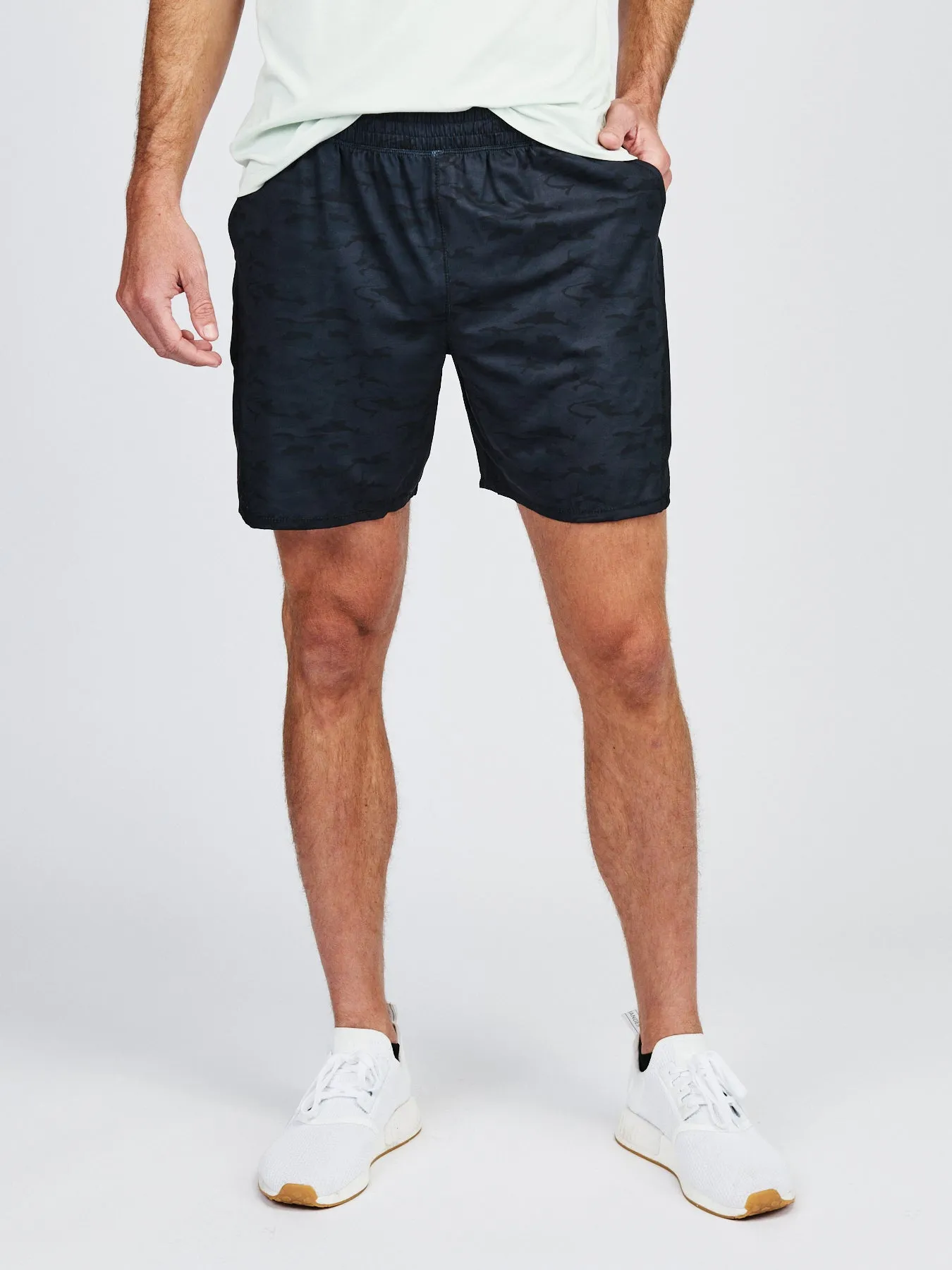 Weightless 7in Unlined Short