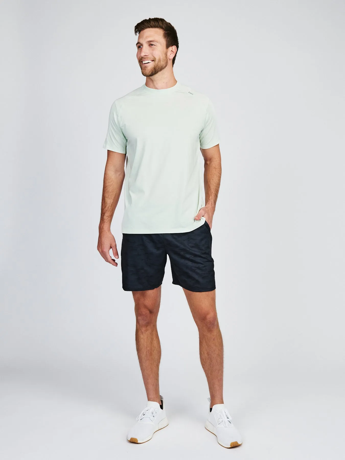 Weightless 7in Unlined Short