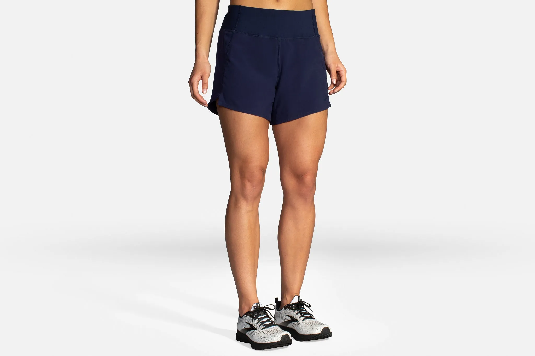 Women's Brooks Chaser 5" Short in Navy