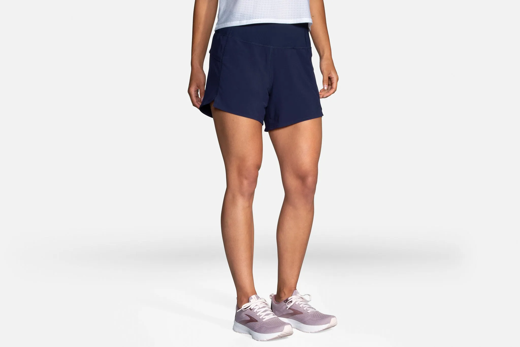 Women's Brooks Chaser 5" Short in Navy