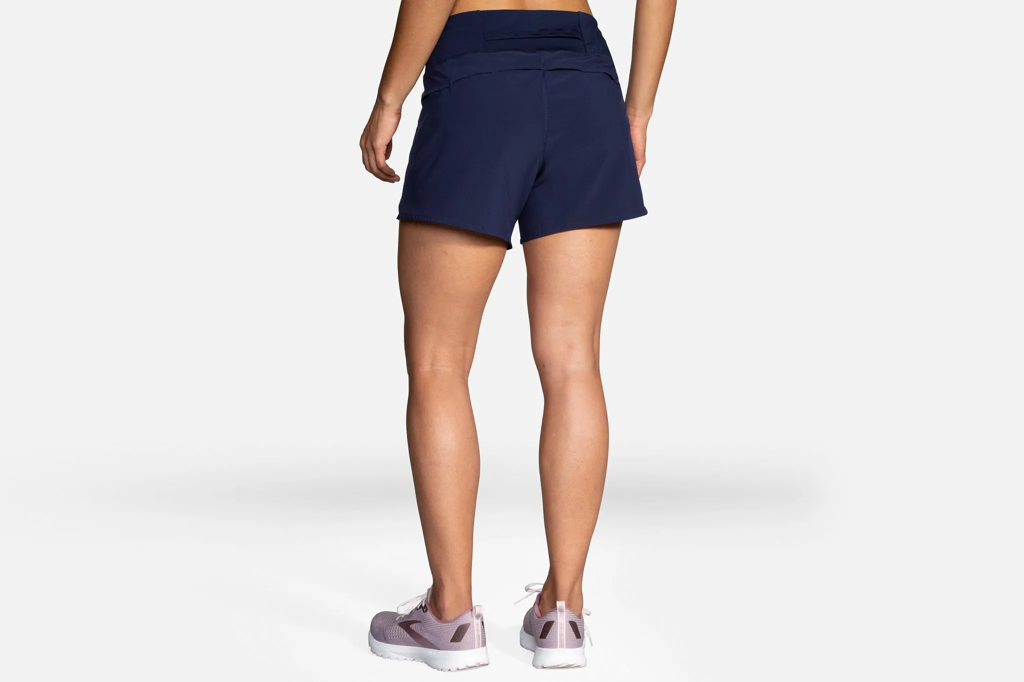 Women's Brooks Chaser 5" Short in Navy